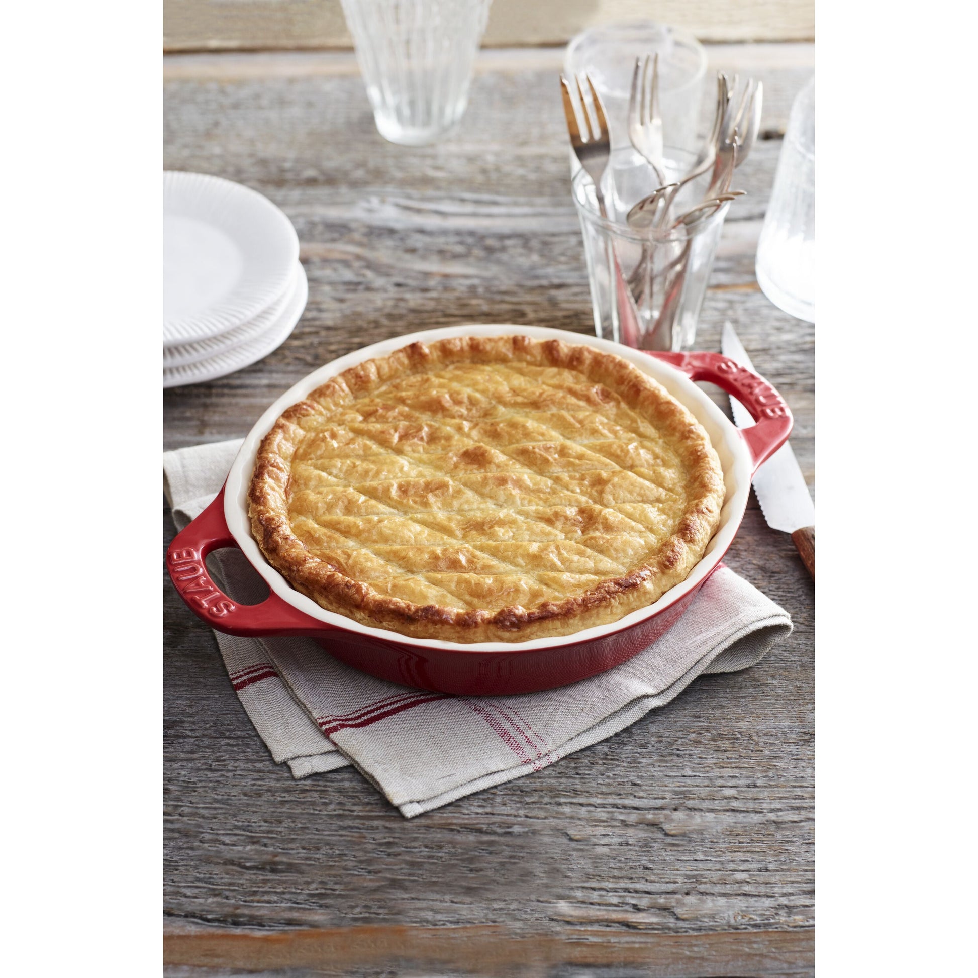 STAUB Ceramique 28 cm Ceramic Round Pie Dish, Cherry-n/a-DECOROLALA