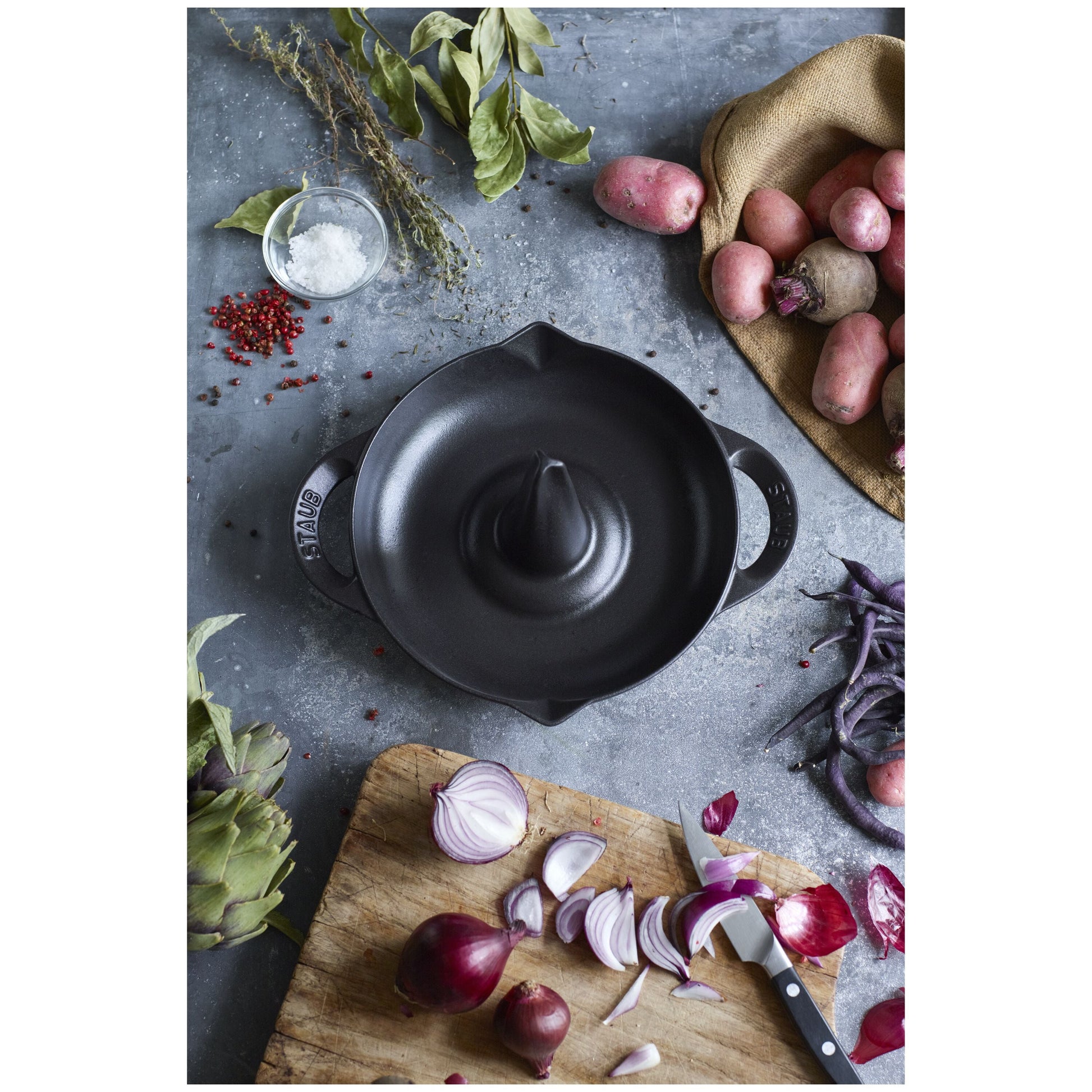 STAUB Specialities 24 cm Cast Iron Round Roaster, Black-n/a-DECOROLALA