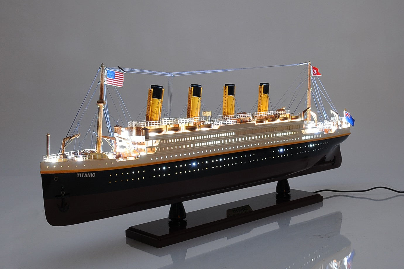 13" Black and White Solid Wood Hand Painted 1912 RMS Titanic Lights Model Boat-Sculptures-DECOROLALA