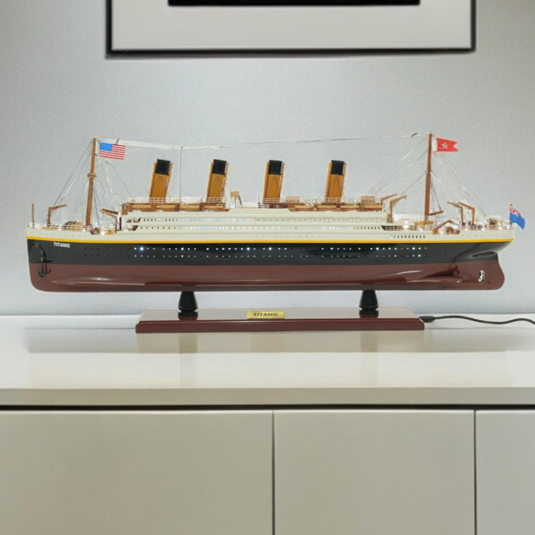 13" Black and White Solid Wood Hand Painted 1912 RMS Titanic Lights Model Boat-Sculptures-DECOROLALA