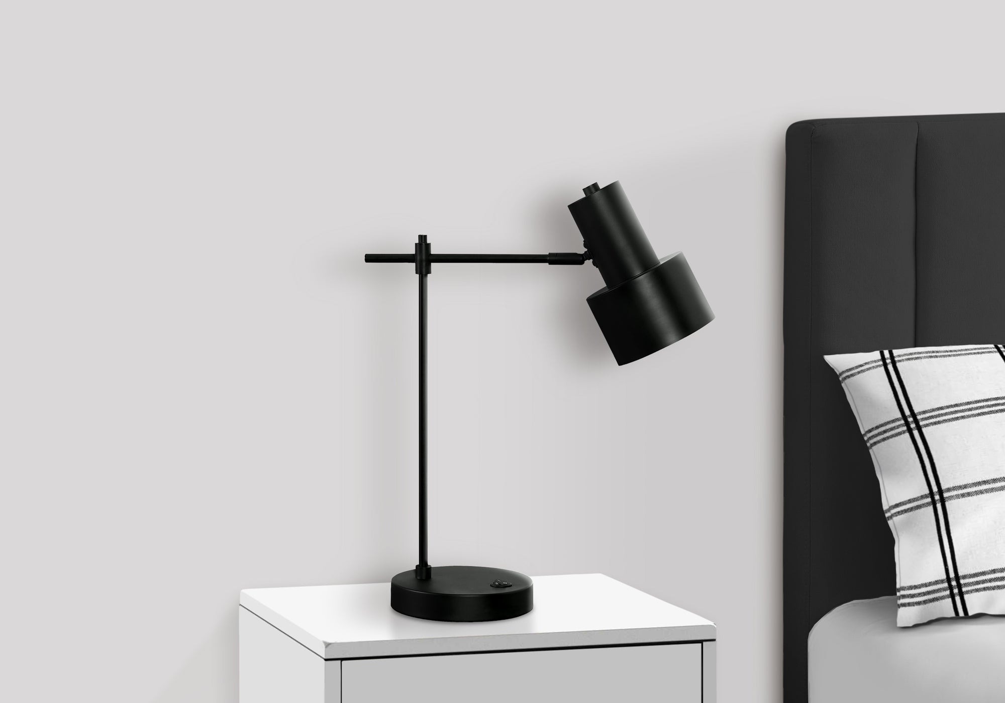 21"H Table Lamp with USB Port Black Metal-Lighting-DECOROLALA