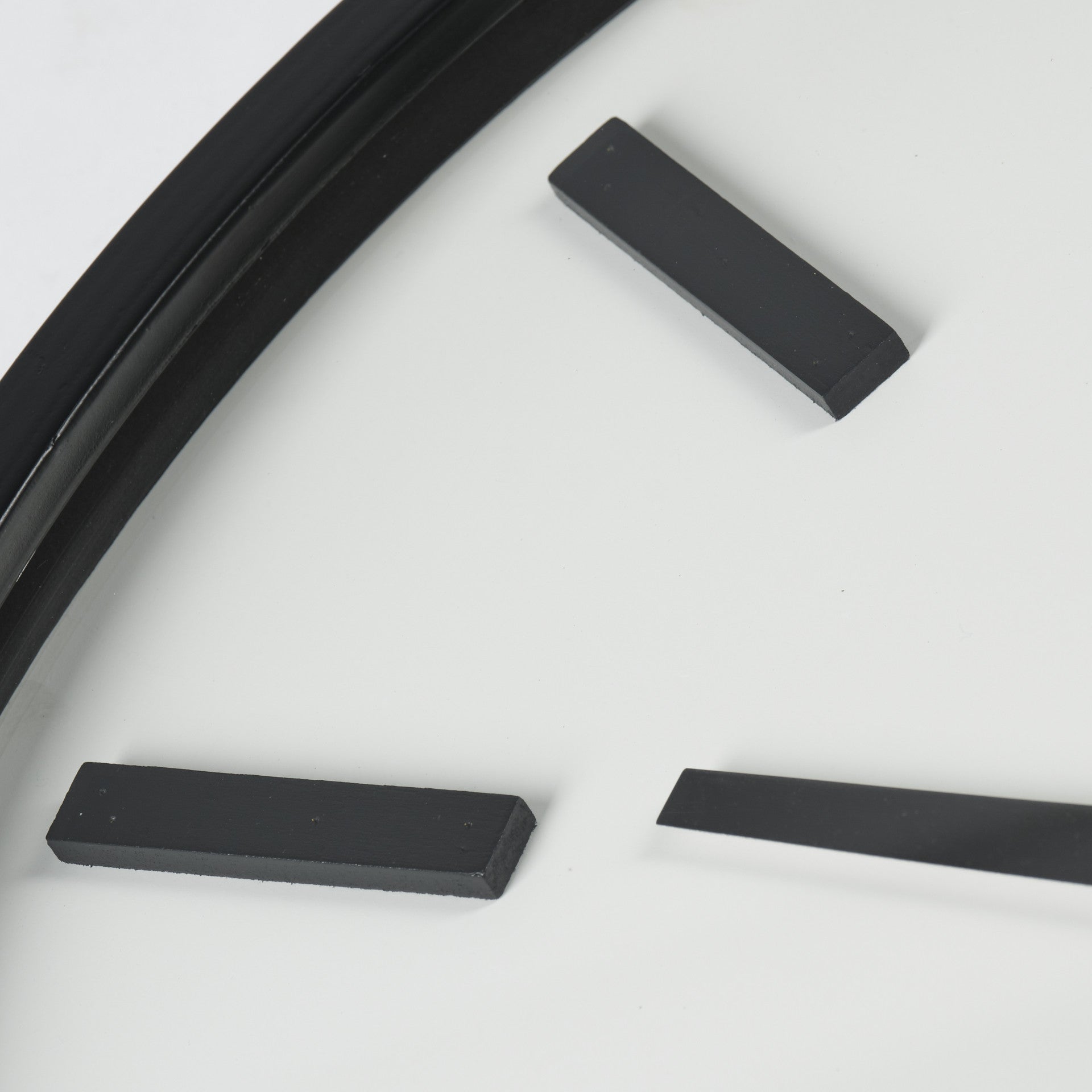 24" Round Large Modern Wall Clock With White Face And Non-Numarical Number-Wall Clocks-DECOROLALA