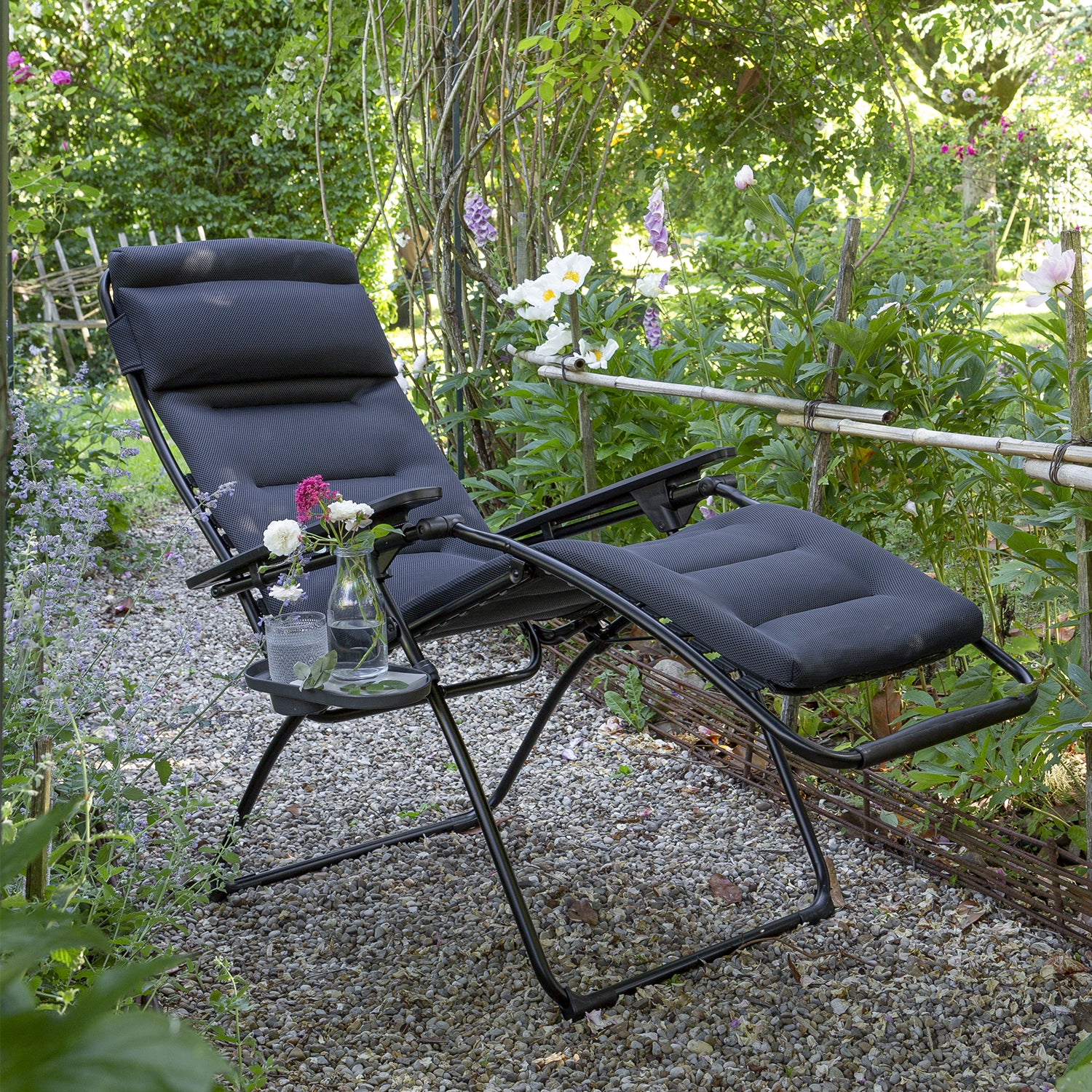 26" Black Steel Outdoor Zero Gravity Chair with Black Cushion-Outdoor Chairs-DECOROLALA
