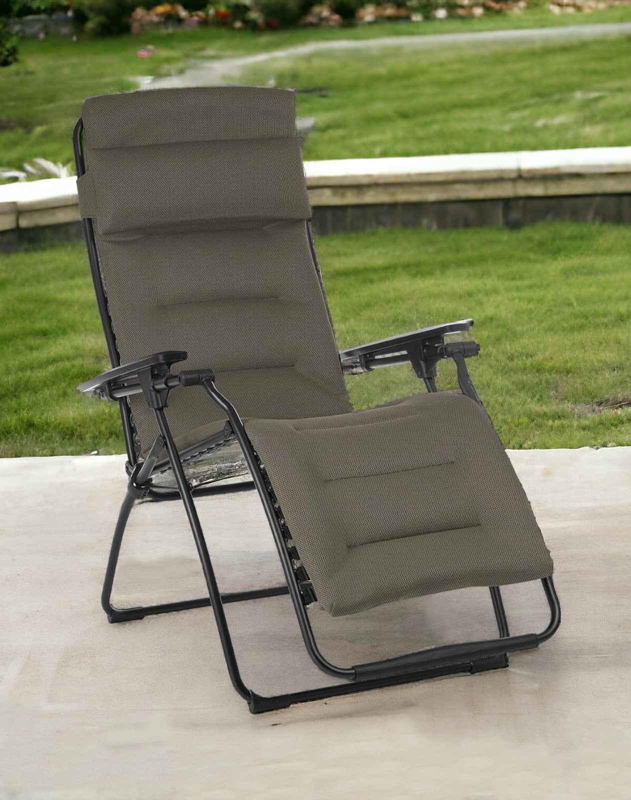 26" Black Steel Outdoor Zero Gravity Chair with Black Cushion-Outdoor Chairs-DECOROLALA