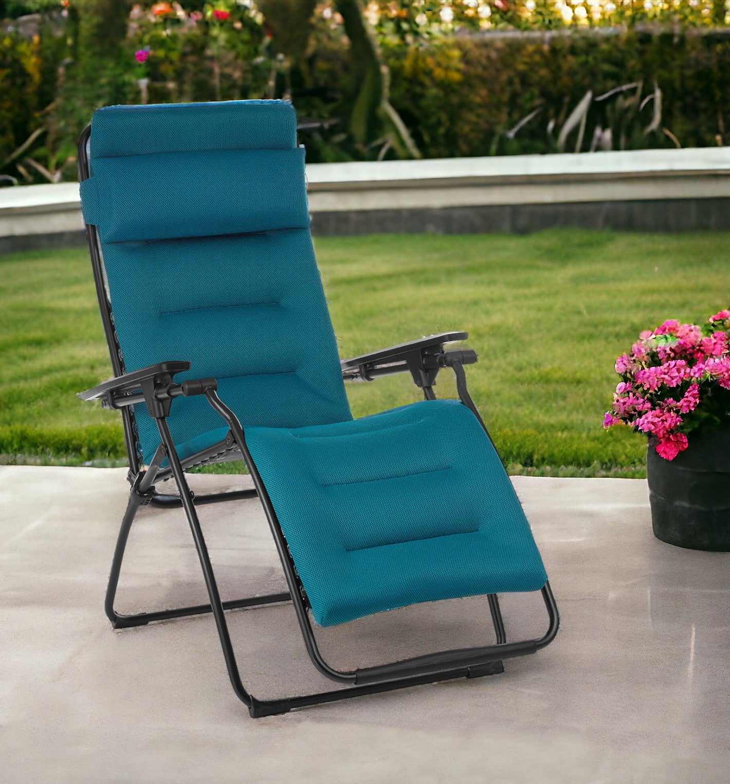 26" Black Steel Outdoor Zero Gravity Chair with Black Cushion-Outdoor Chairs-DECOROLALA