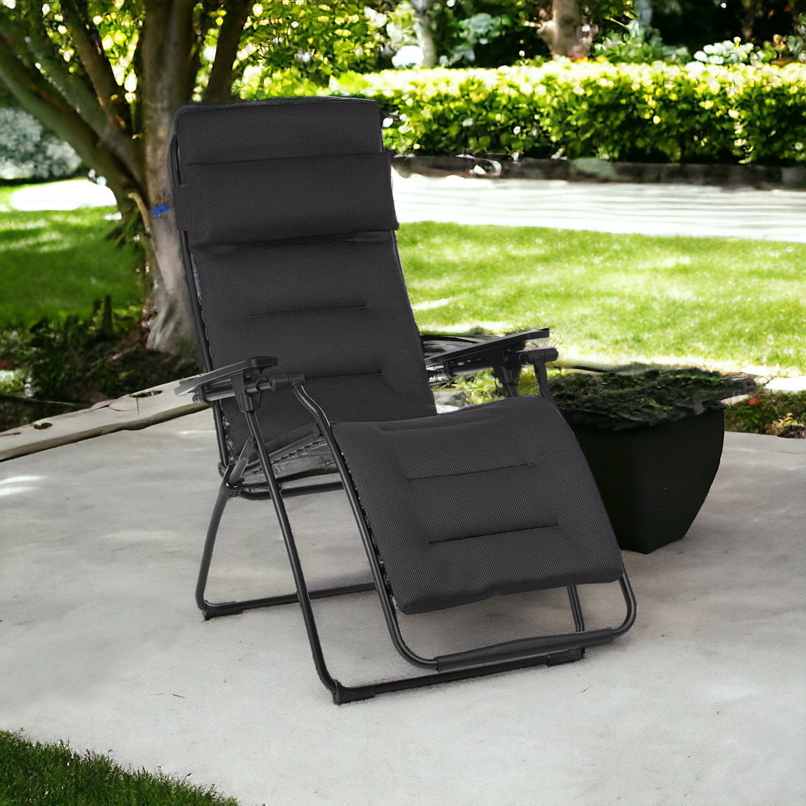 26" Black Steel Outdoor Zero Gravity Chair with Black Cushion-Outdoor Chairs-DECOROLALA