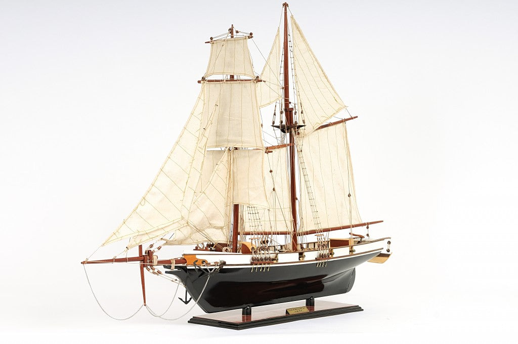 26" Black and White Solid Wood Hand Painted p-Oxybis(benzenesulfonyl hydrazide) Model Boat-Sculptures-DECOROLALA