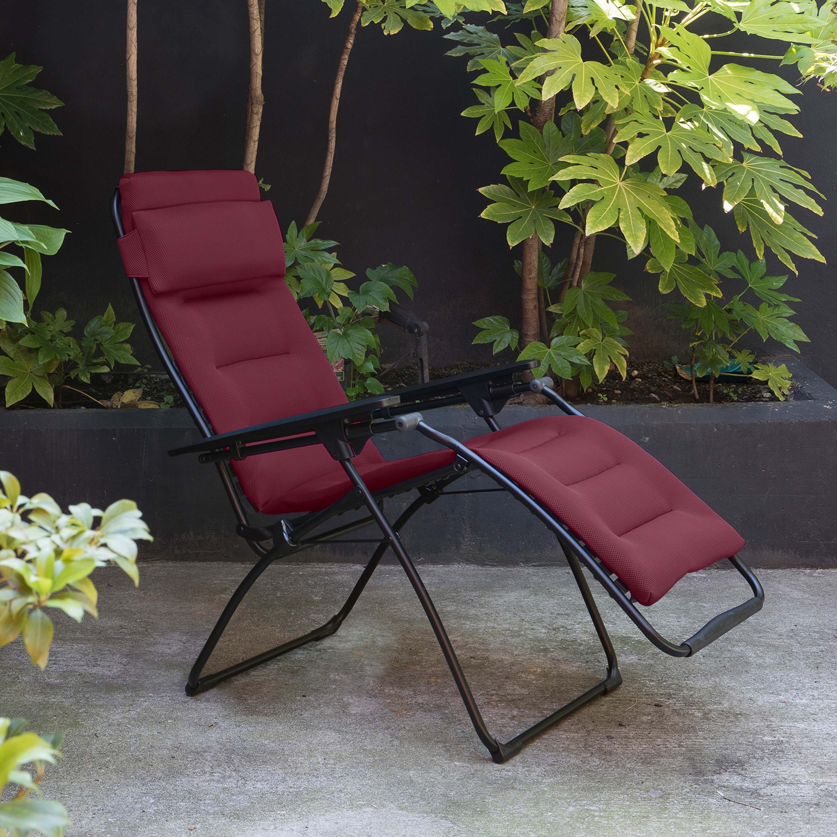 28" Red Steel Outdoor Zero Gravity Chair with Red Cushion-Outdoor Chairs-DECOROLALA
