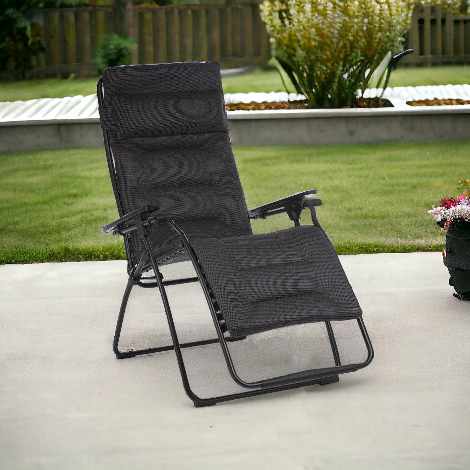 30" Black Steel Outdoor Zero Gravity Chair with Black Cushion-Outdoor Chairs-DECOROLALA