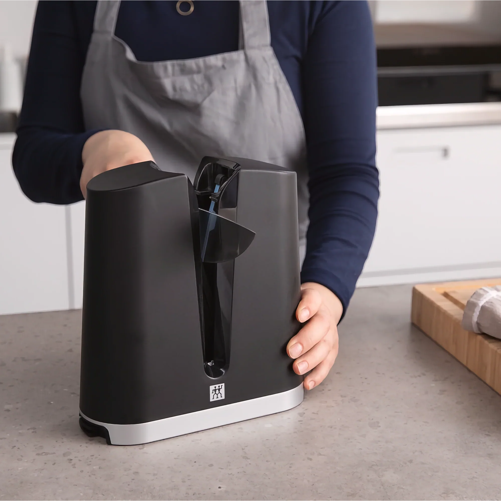 Zwilling V- Edge Sharpener black-2