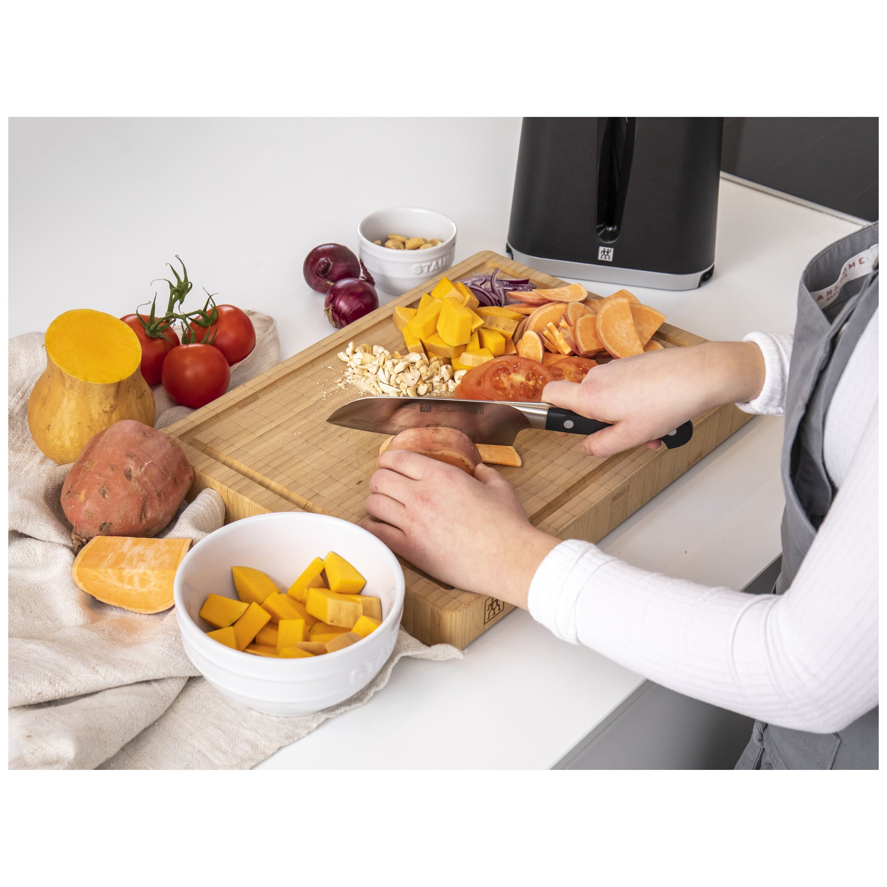 ZWILLING Pro 9 Piece Knife Block Set, Black-DECOROLALA
