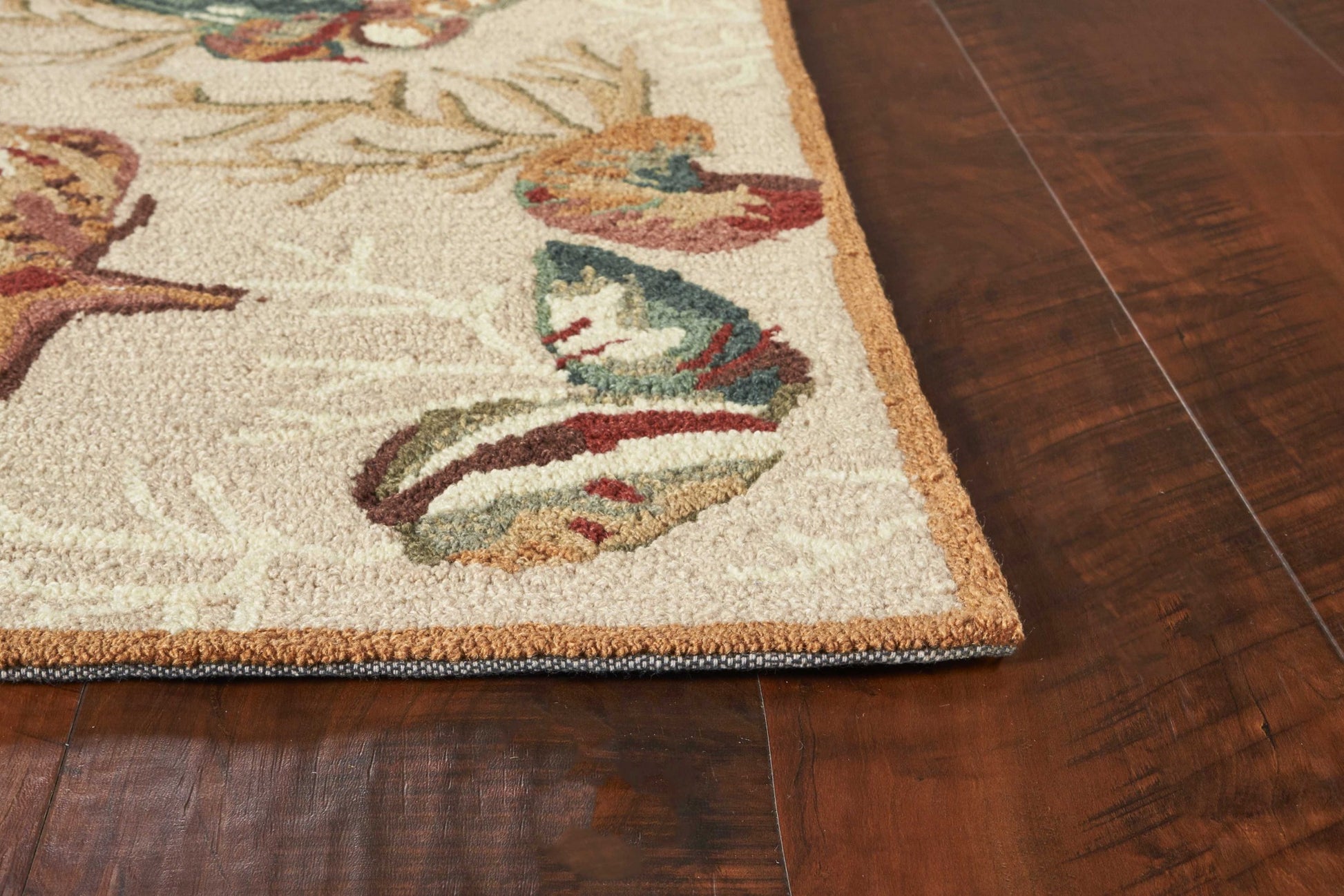 5' X 7' Beige Green And Brown Seashell and Coral Hand Hooked Area Rug-Area Rugs-DECOROLALA