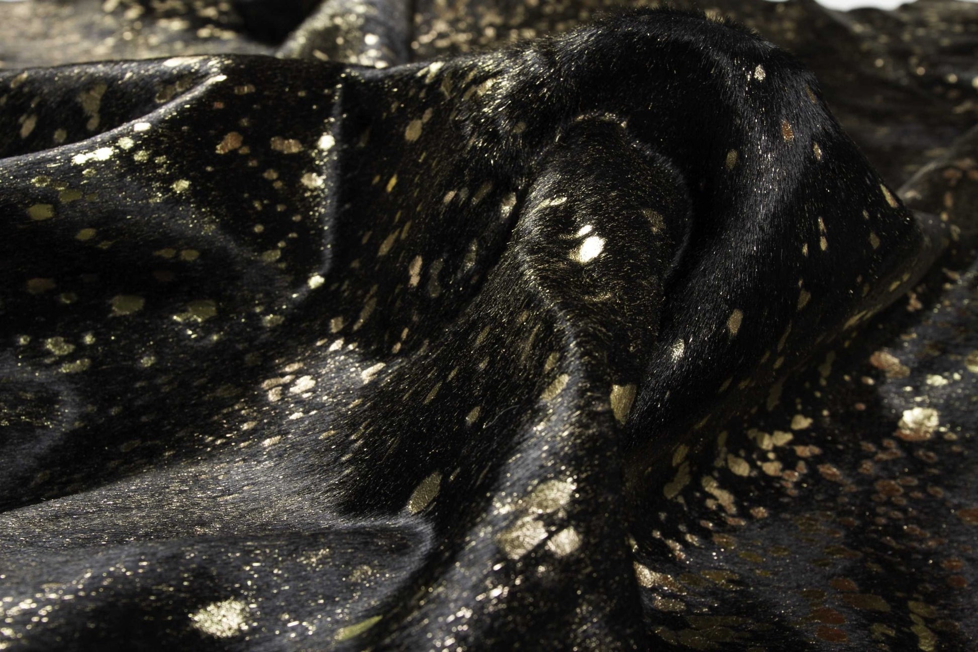 5' X 7' Black And Gold Cowhide Cowhide Print Area Rug-Area Rugs-DECOROLALA