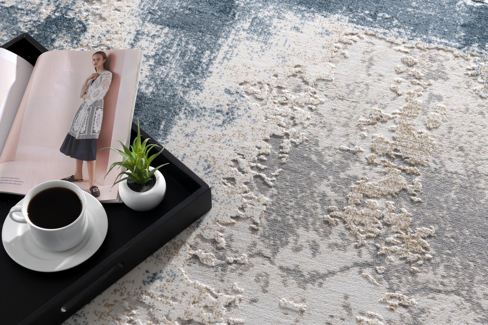 5' X 7' Blue And Ivory Abstract Dhurrie Area Rug-Area Rugs-DECOROLALA