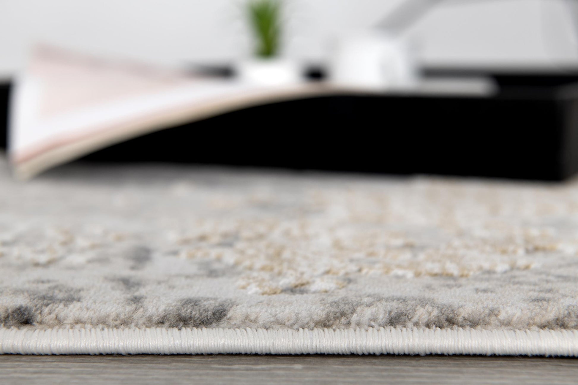 5' X 7' Gray And Ivory Abstract Dhurrie Area Rug-Area Rugs-DECOROLALA