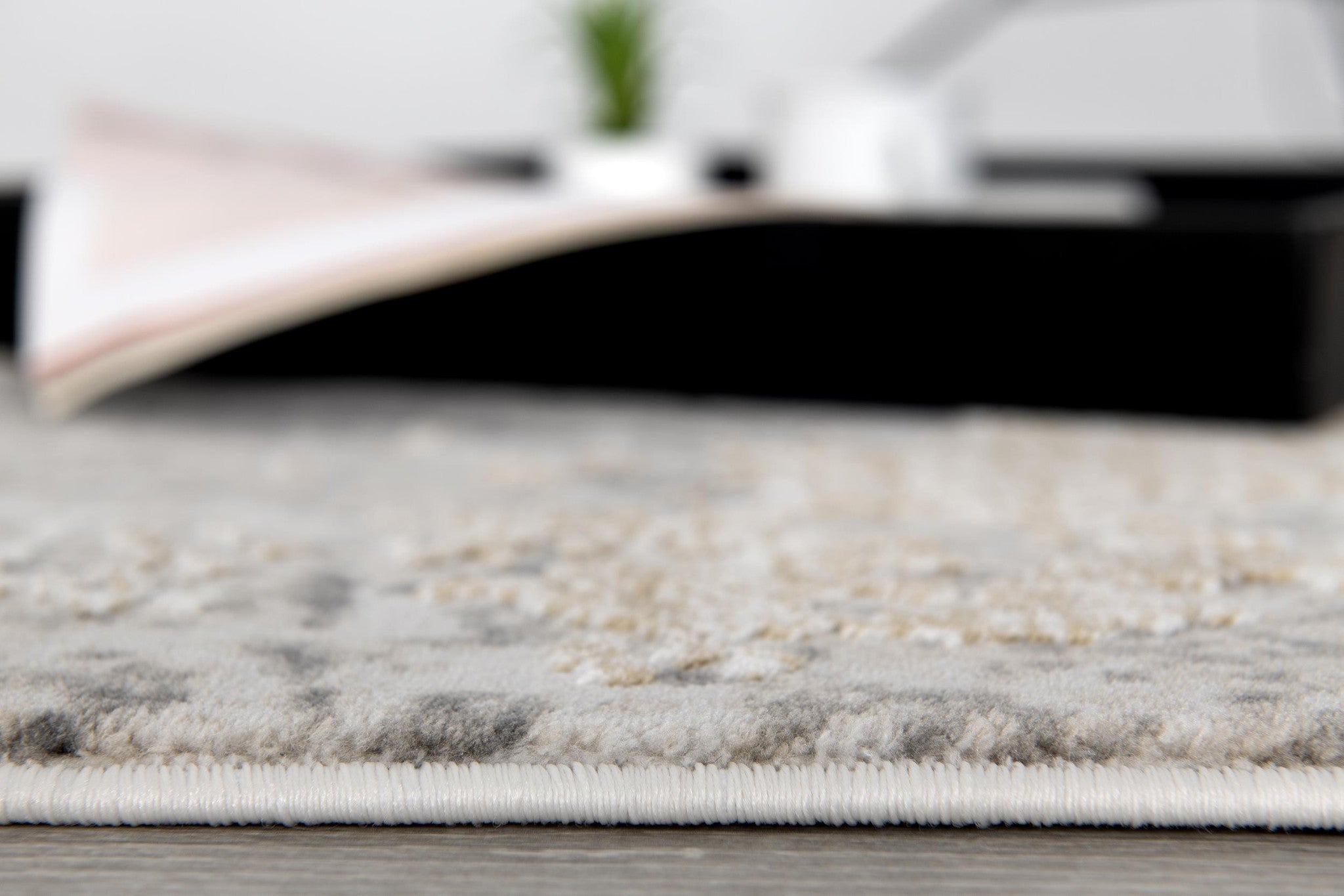 5' X 7' Gray And Ivory Abstract Dhurrie Area Rug-Area Rugs-DECOROLALA