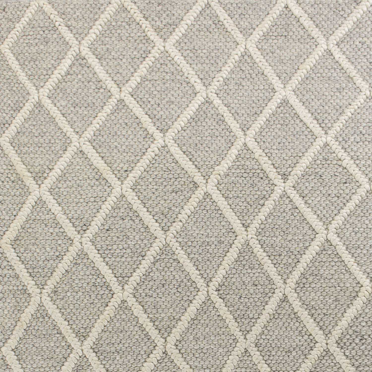 5' X 7' Gray And Ivory Wool Diamond Hand Woven Area Rug-Area Rugs-DECOROLALA