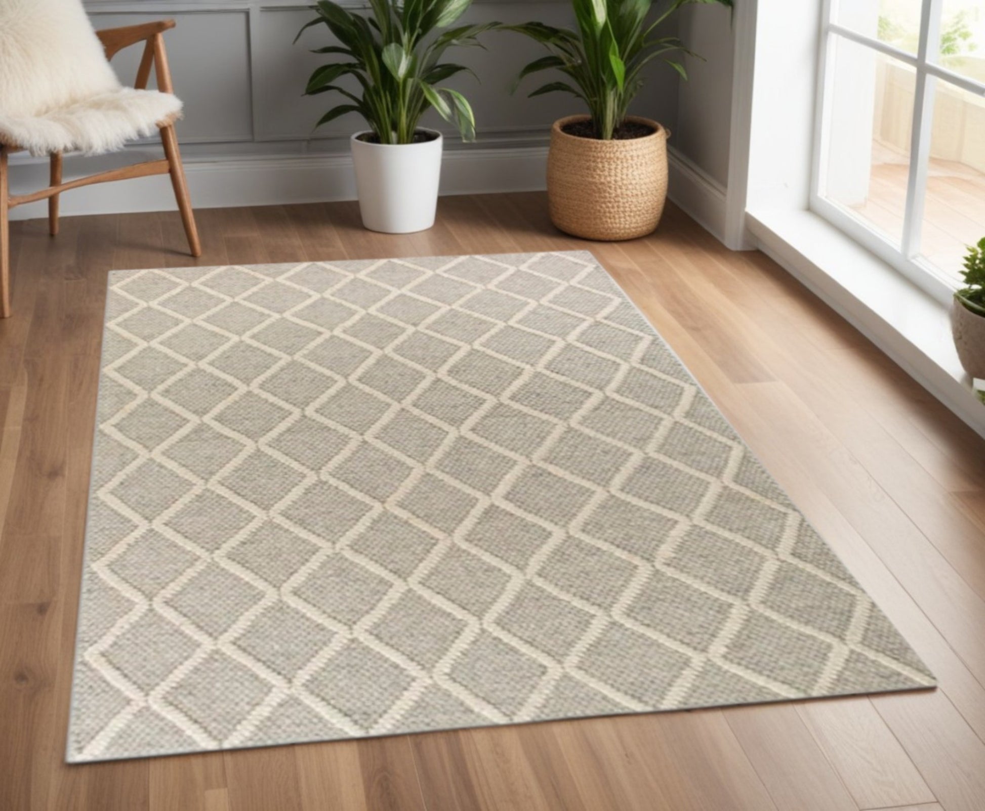 5' X 7' Gray And Ivory Wool Diamond Hand Woven Area Rug-Area Rugs-DECOROLALA