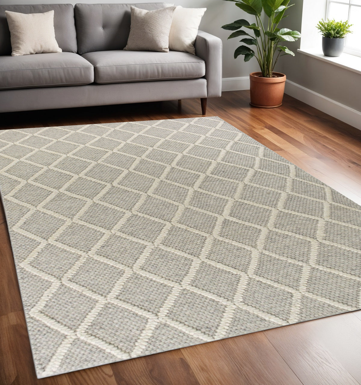 5' X 7' Gray And Ivory Wool Diamond Hand Woven Area Rug-Area Rugs-DECOROLALA