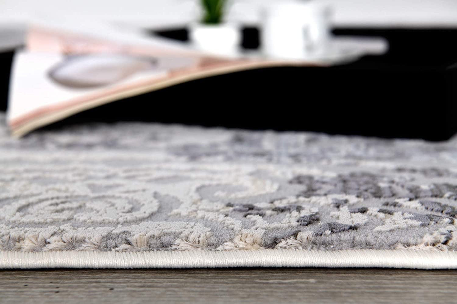 5' X 8' Cream And Gray Tinted Ogee Pattern Area Rug-Area Rugs-DECOROLALA