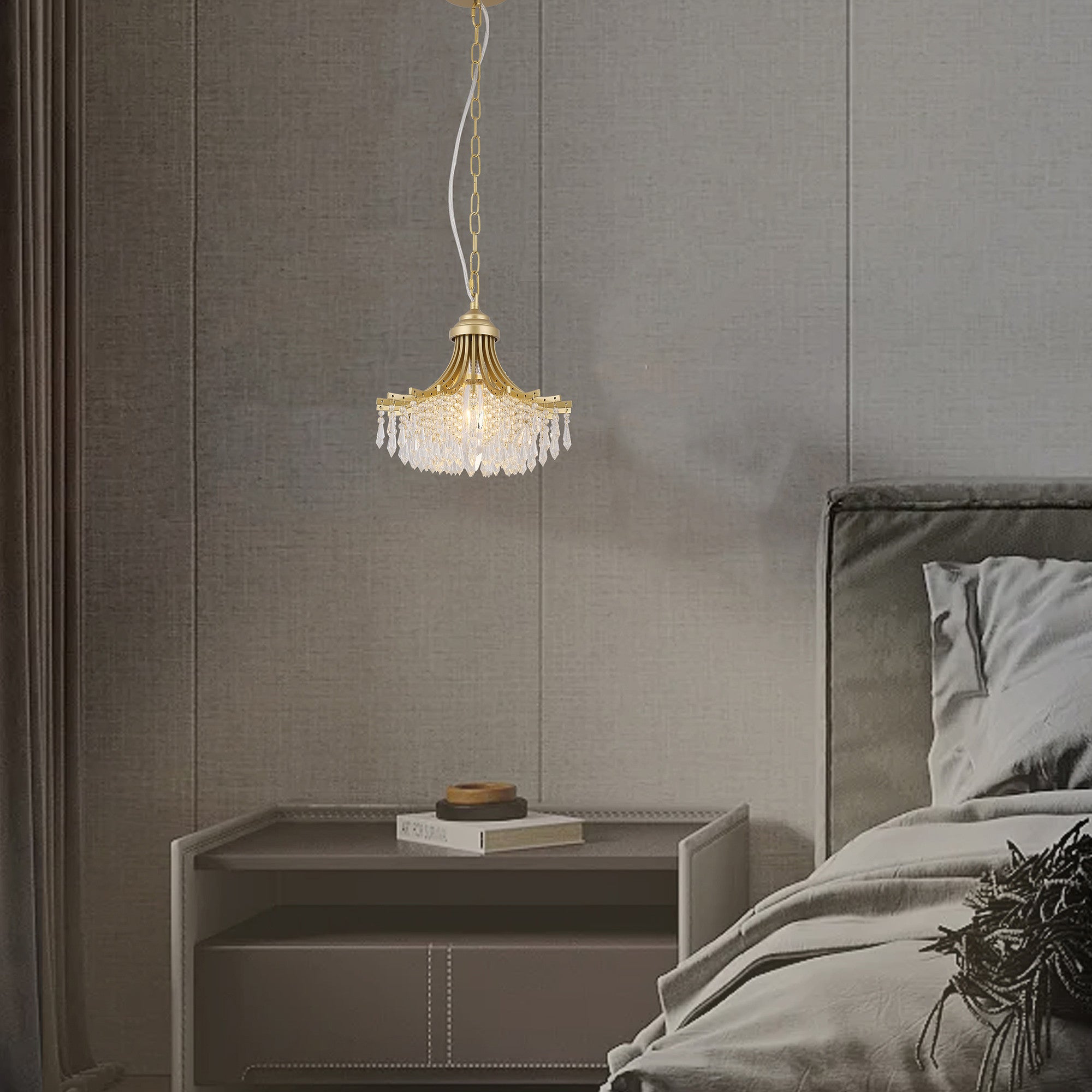 Clear And Gold Metal and Crystals Chandelier With Clear Shade-Chandeliers-DECOROLALA