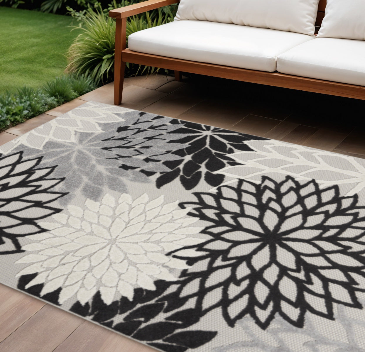 6' X 9' Black And White Indoor Outdoor Area Rug-Outdoor Rugs-DECOROLALA