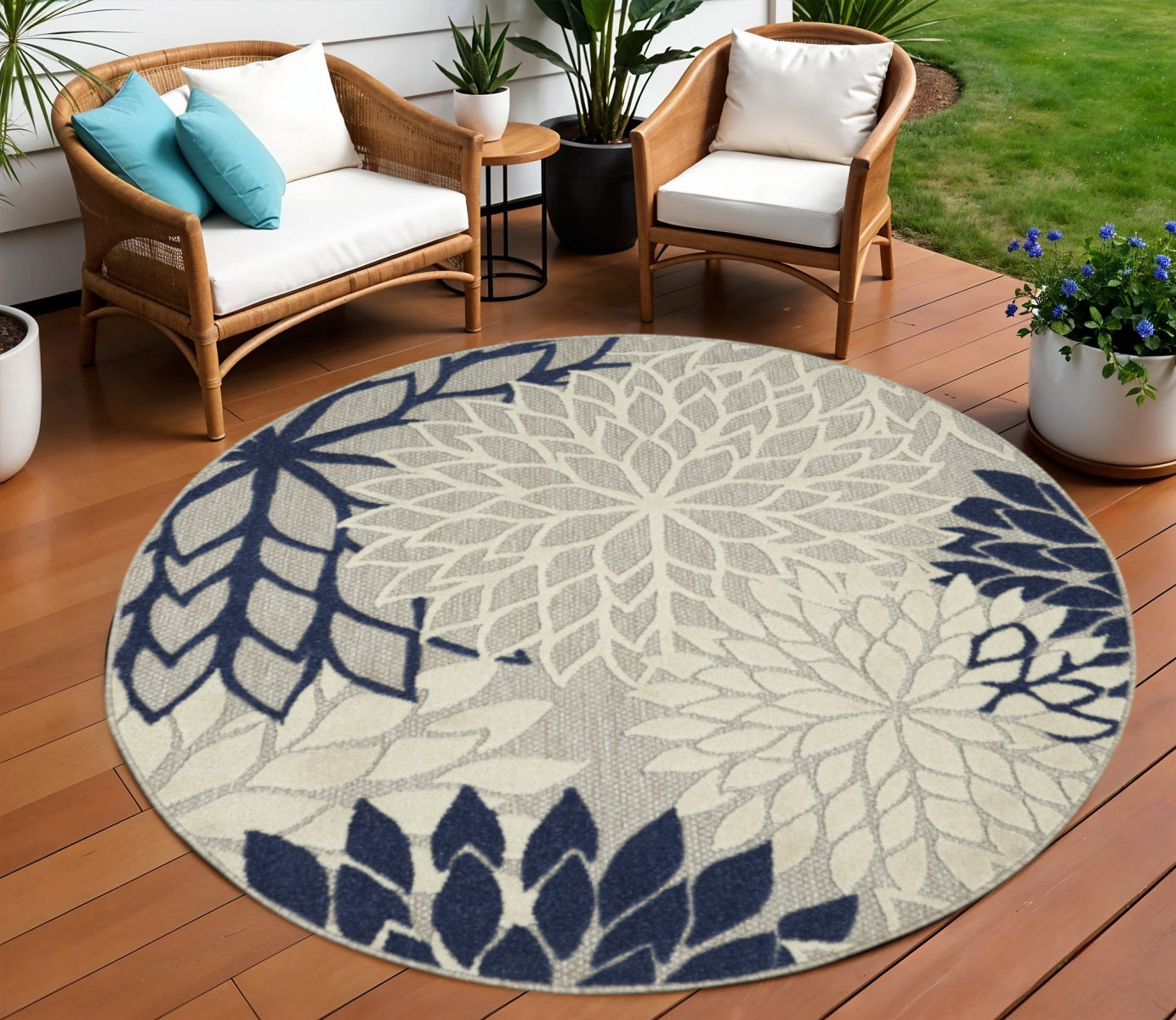 6' X 9' Black And White Indoor Outdoor Area Rug-Outdoor Rugs-DECOROLALA