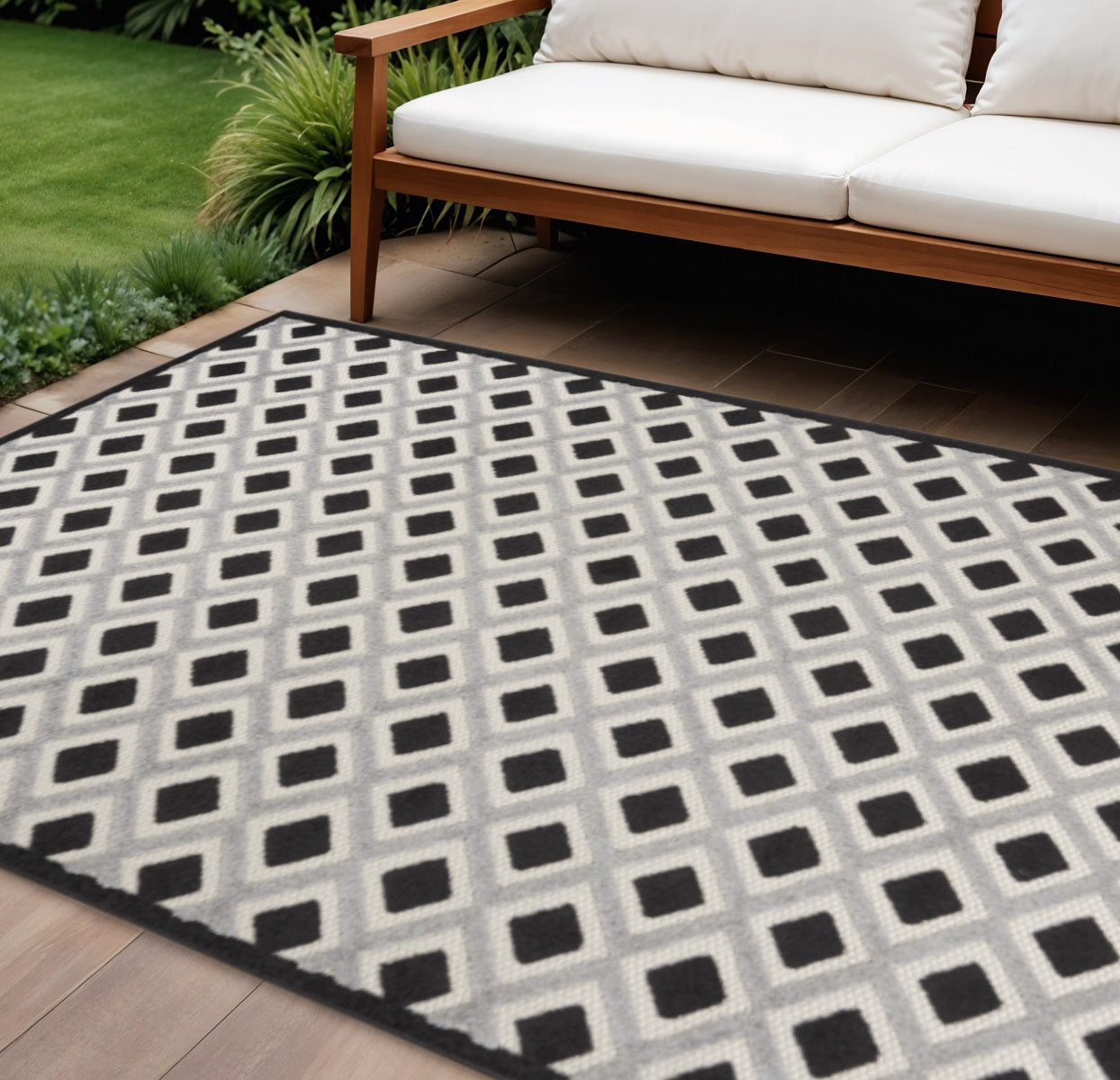 6' X 9' Black And White Indoor Outdoor Area Rug-Outdoor Rugs-DECOROLALA