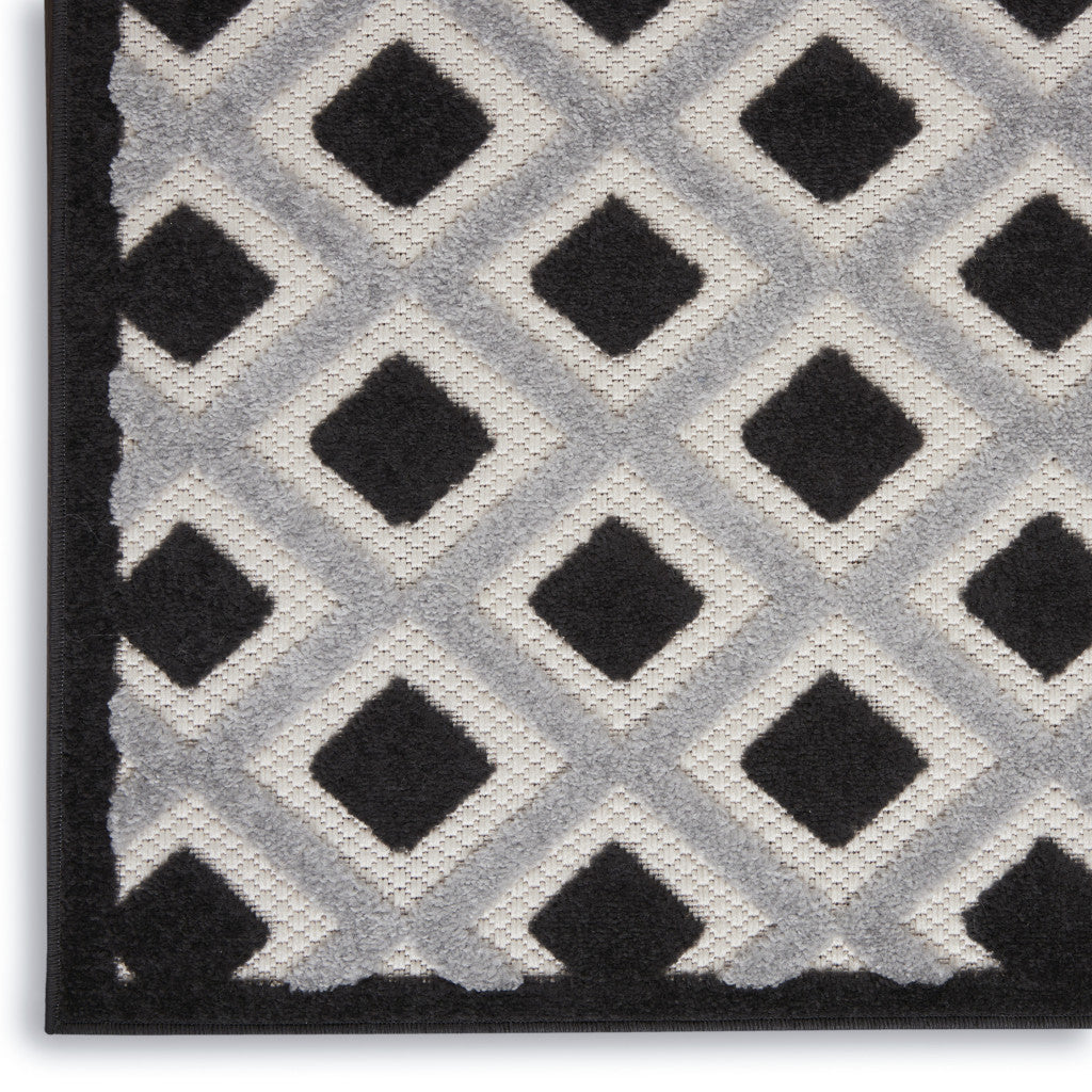 6' X 9' Black And White Indoor Outdoor Area Rug-Outdoor Rugs-DECOROLALA
