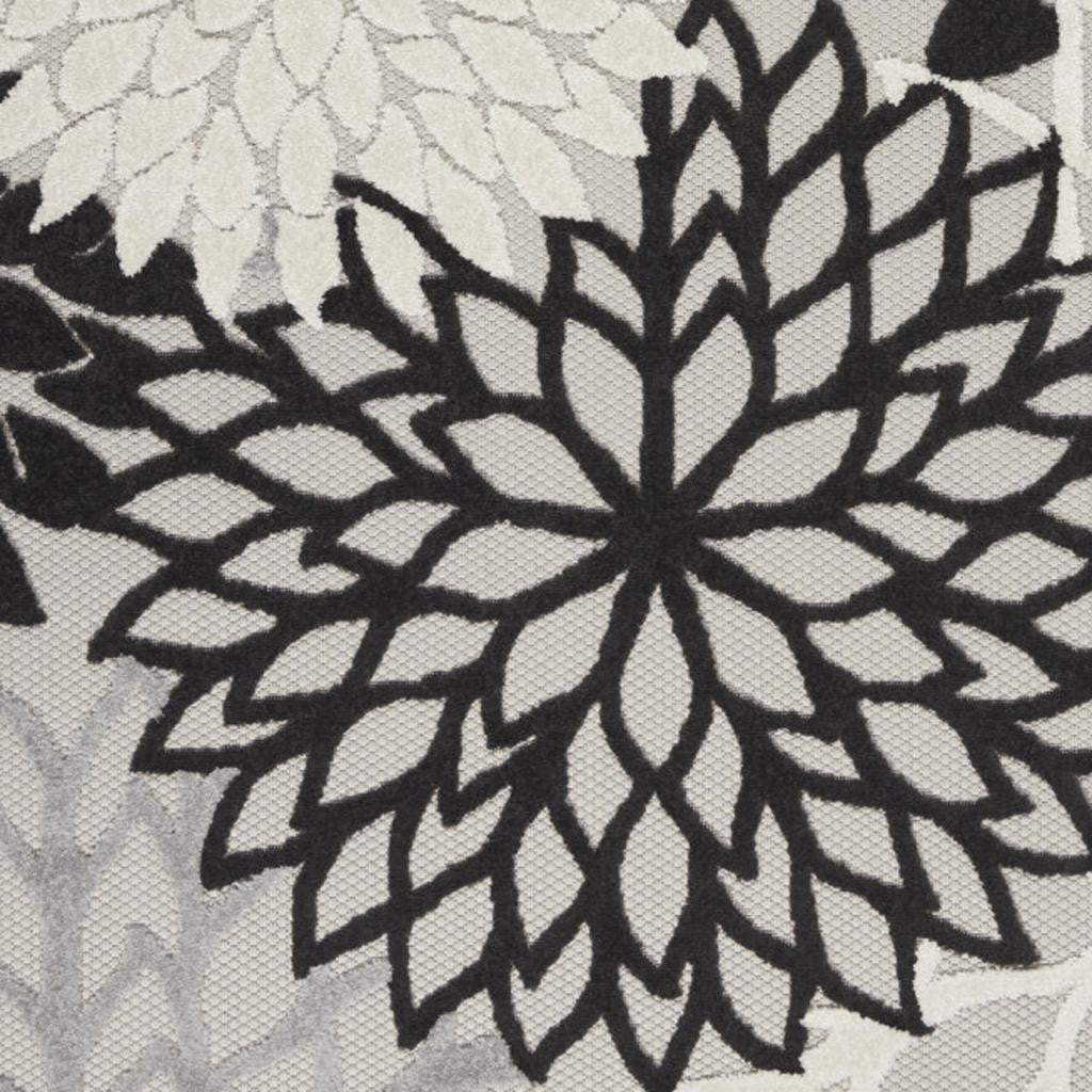 6' X 9' Black And White Indoor Outdoor Area Rug-Outdoor Rugs-DECOROLALA