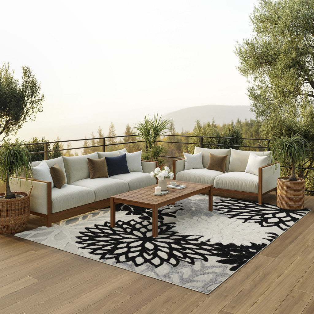 6' X 9' Black And White Indoor Outdoor Area Rug-Outdoor Rugs-DECOROLALA