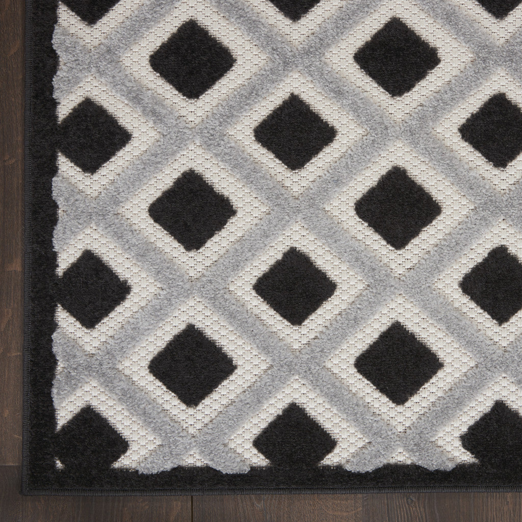 6' X 9' Black And White Indoor Outdoor Area Rug-Outdoor Rugs-DECOROLALA