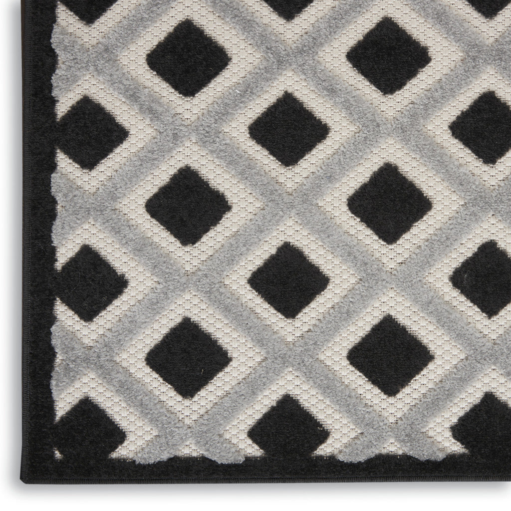 6' X 9' Black And White Indoor Outdoor Area Rug-Outdoor Rugs-DECOROLALA