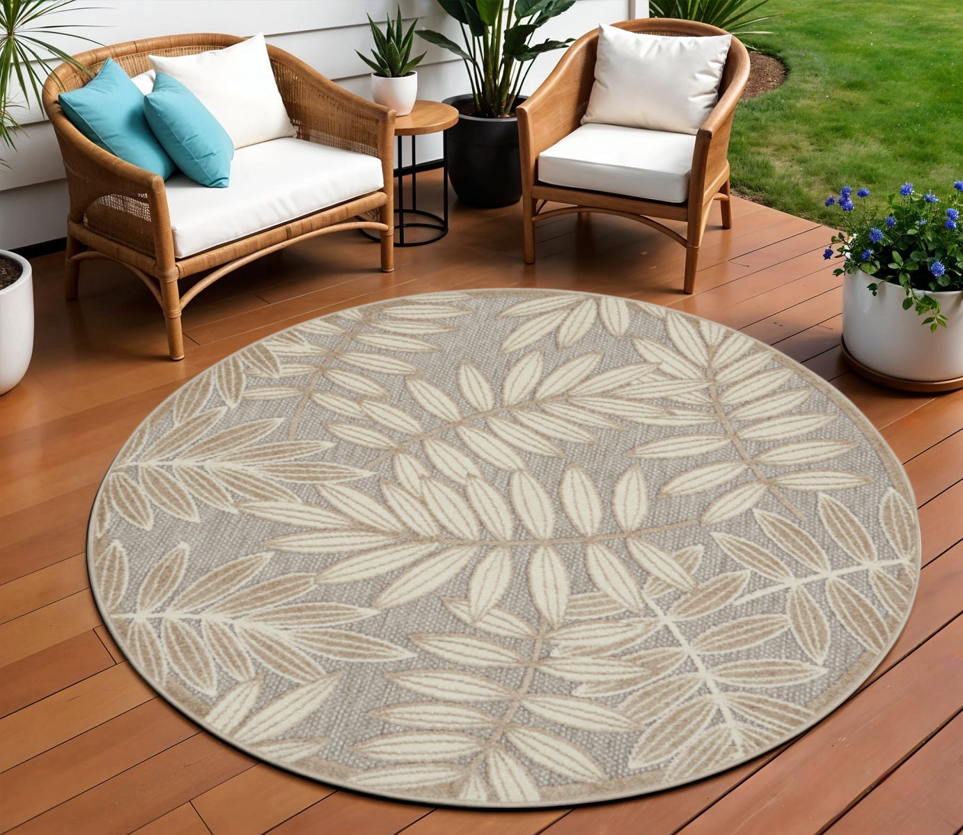 6' X 9' Gray And Ivory Floral Indoor Outdoor Area Rug-Outdoor Rugs-DECOROLALA