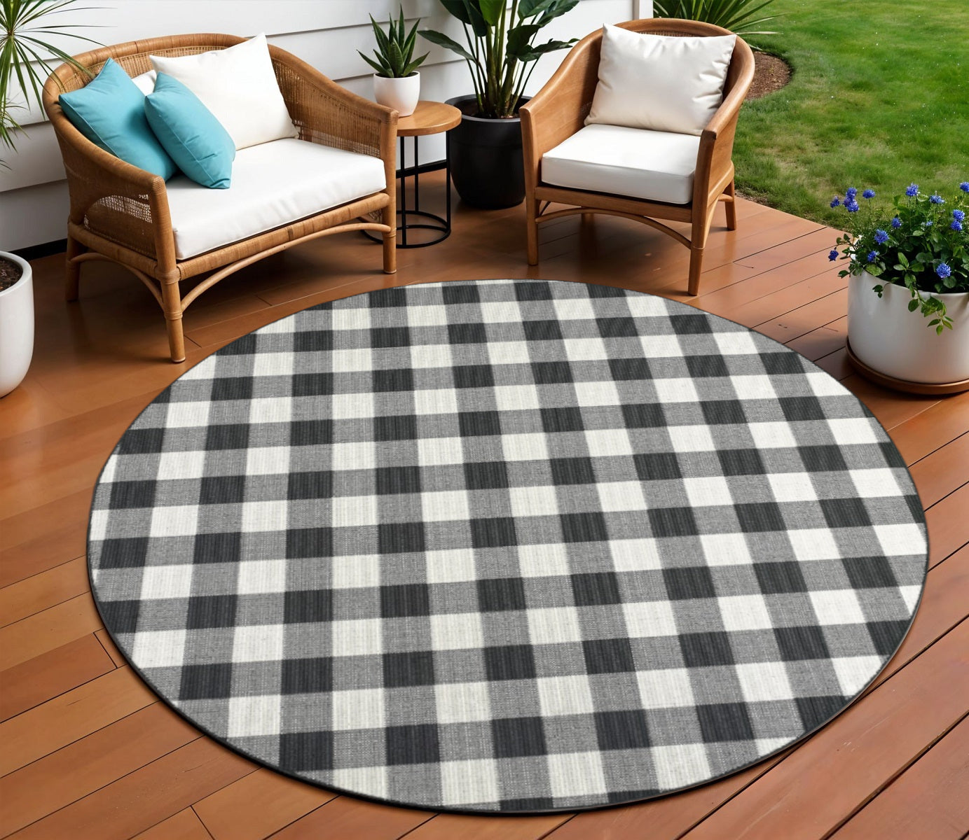 7' X 10' Black And Ivory Indoor Outdoor Area Rug-Outdoor Rugs-DECOROLALA