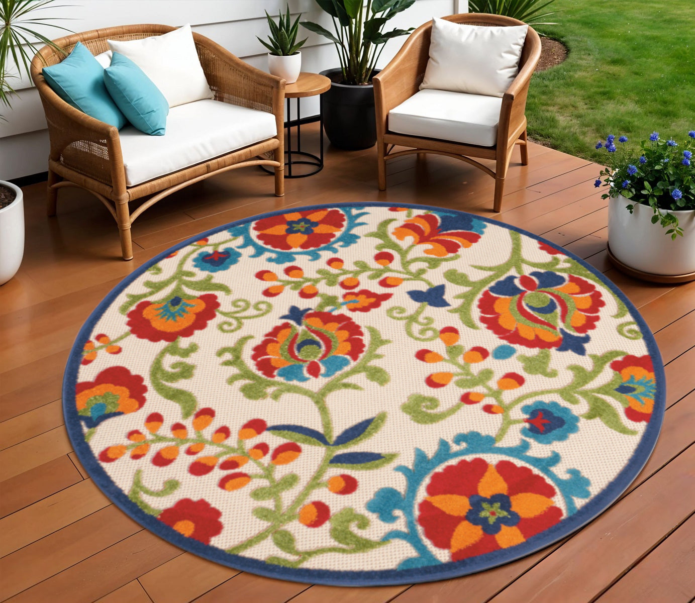 7' X 10' Green And Ivory Indoor Outdoor Area Rug-Outdoor Rugs-DECOROLALA