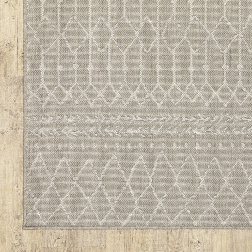 7' X 9' Gray And Ivory Geometric Indoor Outdoor Area Rug-Outdoor Rugs-DECOROLALA