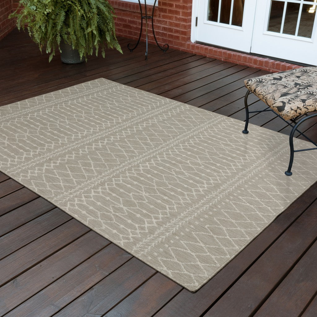7' X 9' Gray And Ivory Geometric Indoor Outdoor Area Rug-Outdoor Rugs-DECOROLALA