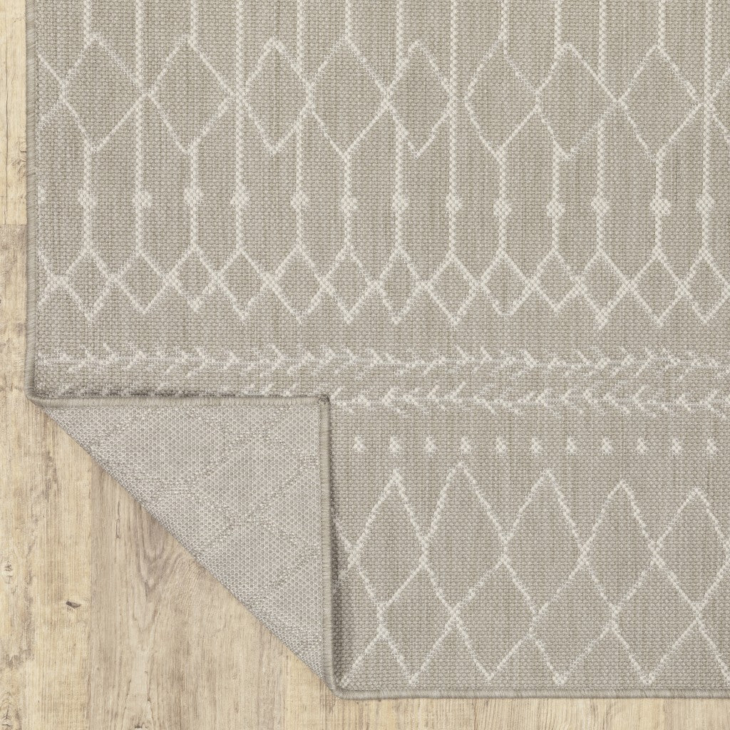 7' X 9' Gray And Ivory Geometric Indoor Outdoor Area Rug-Outdoor Rugs-DECOROLALA