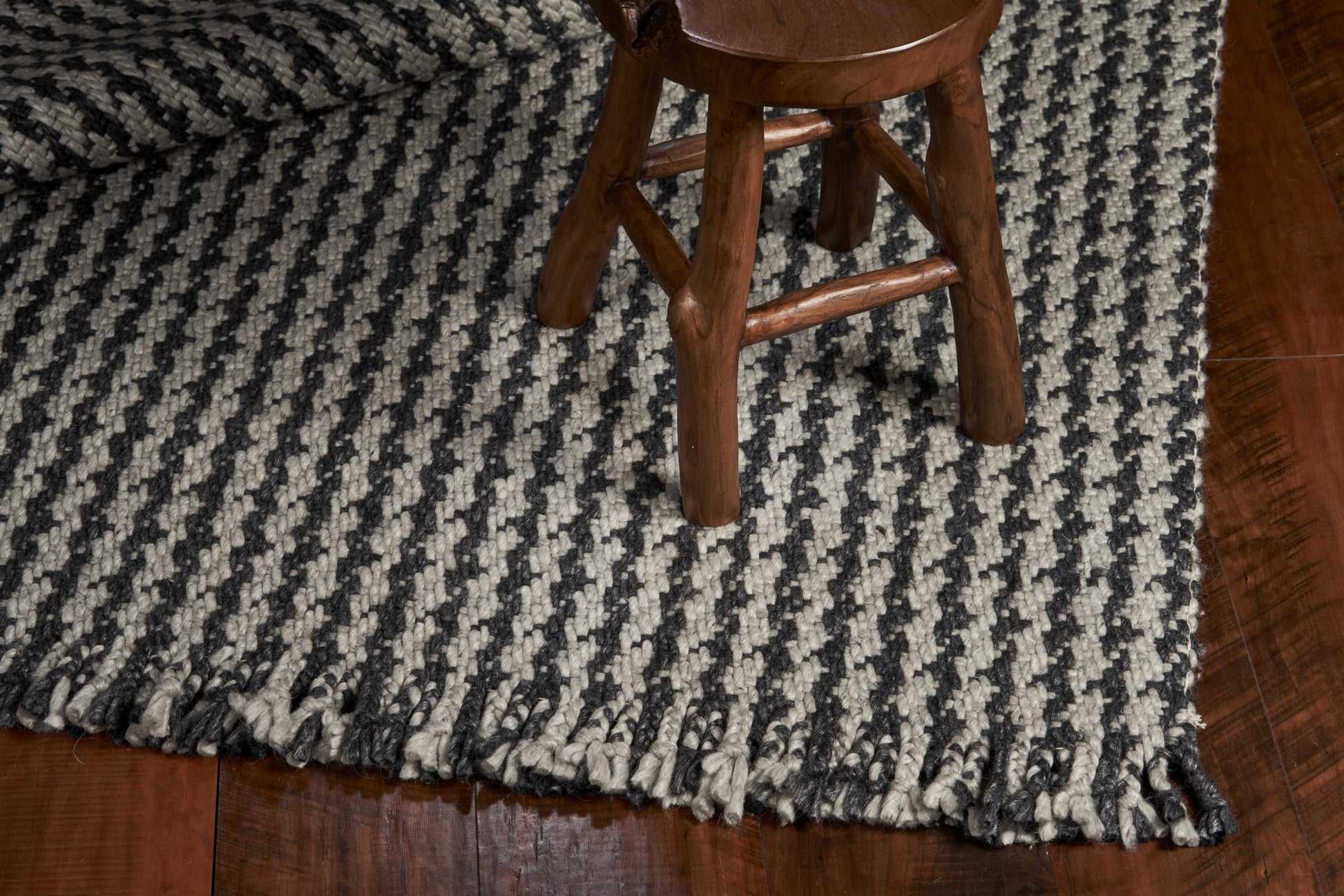 8' X 10' Gray And Light Gray Wool Houndstooth Hand Woven Area Rug With Fringe-Area Rugs-DECOROLALA