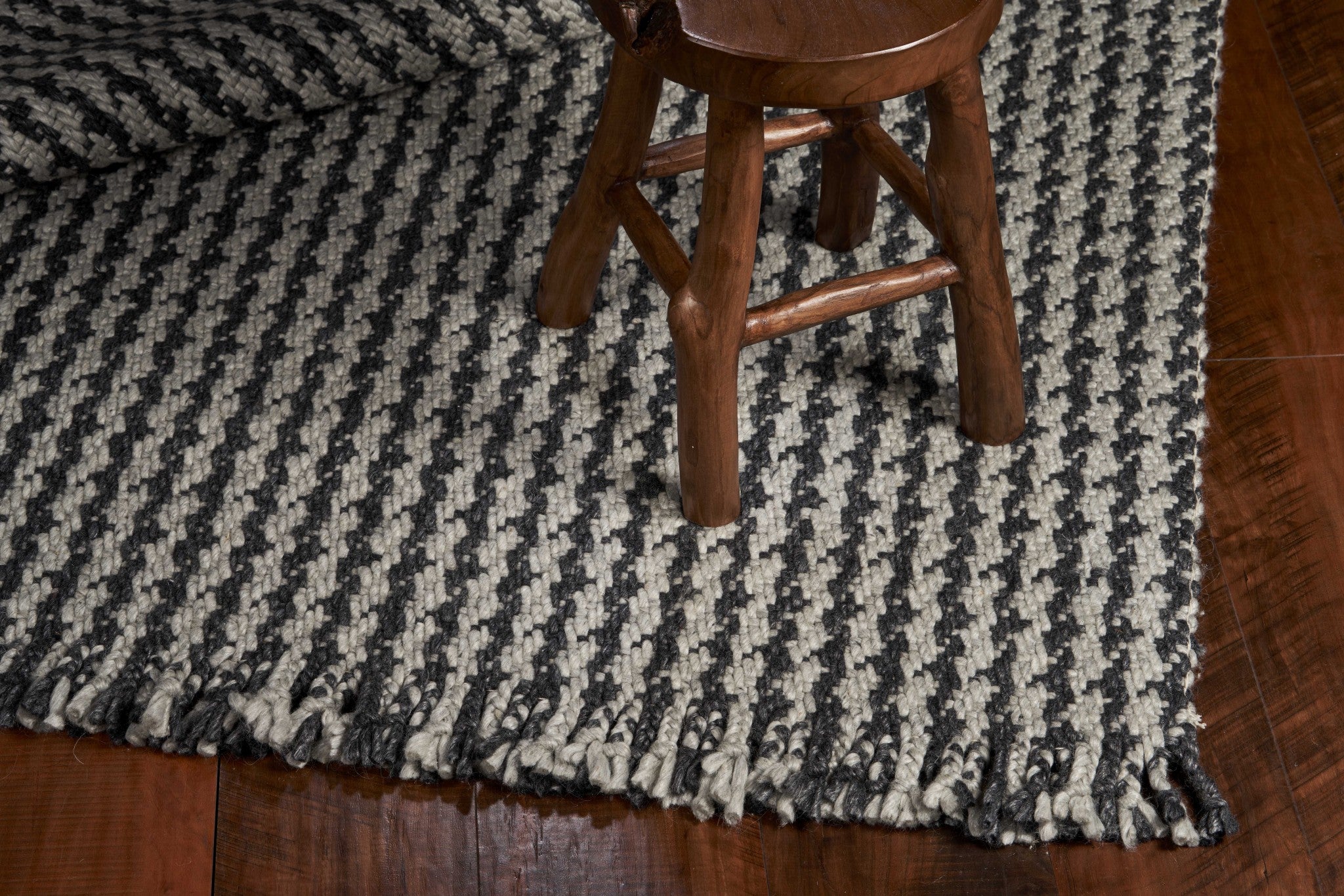 8' X 10' Gray And Light Gray Wool Houndstooth Hand Woven Area Rug With Fringe-Area Rugs-DECOROLALA