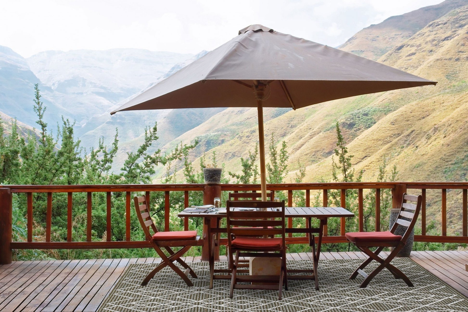 8' X 10' Gray Geometric Indoor Outdoor Area Rug-Outdoor Rugs-DECOROLALA