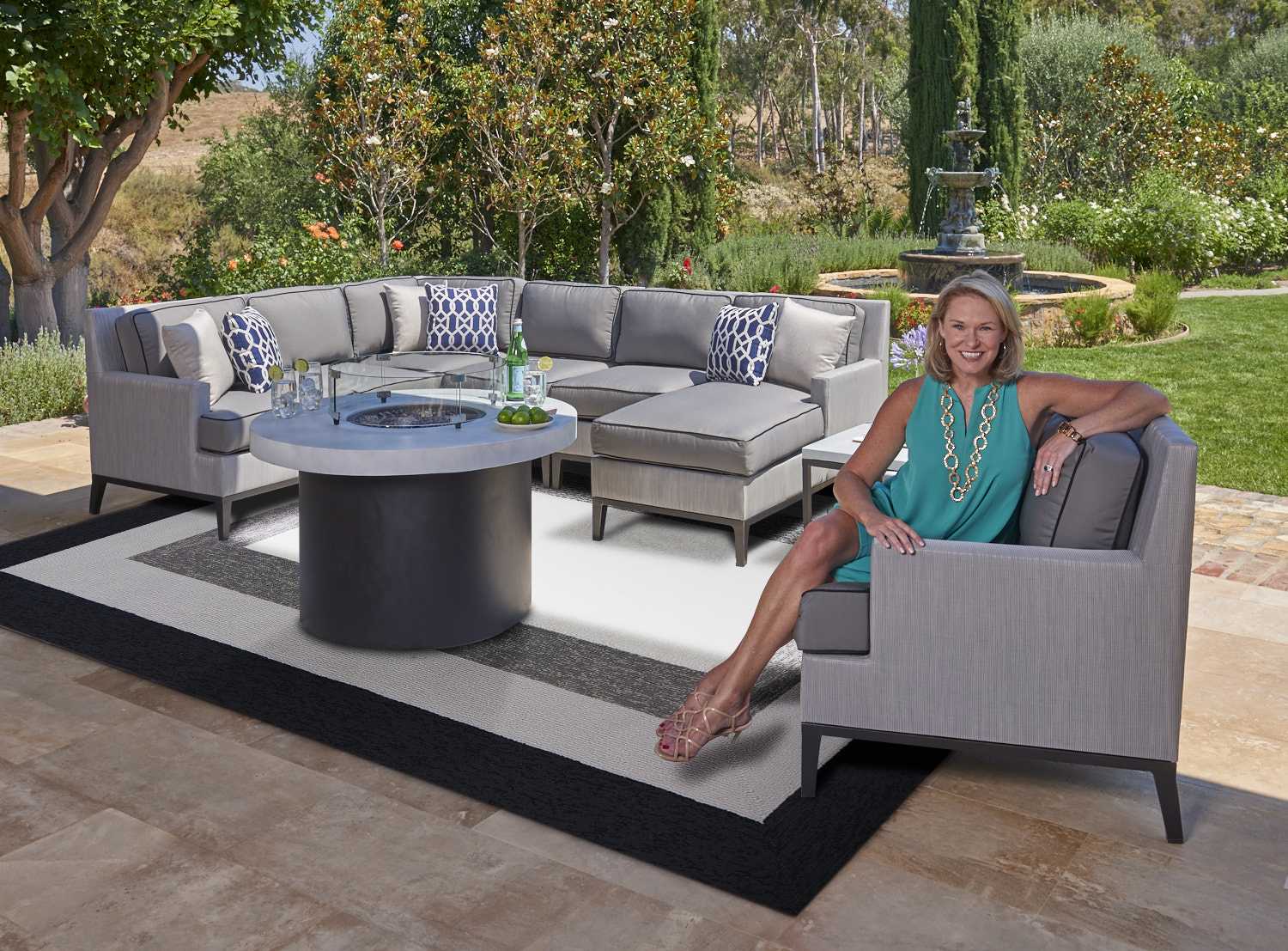 8' X 11' Black And Gray Geometric Hand Hooked Area Rug-Area Rugs-DECOROLALA