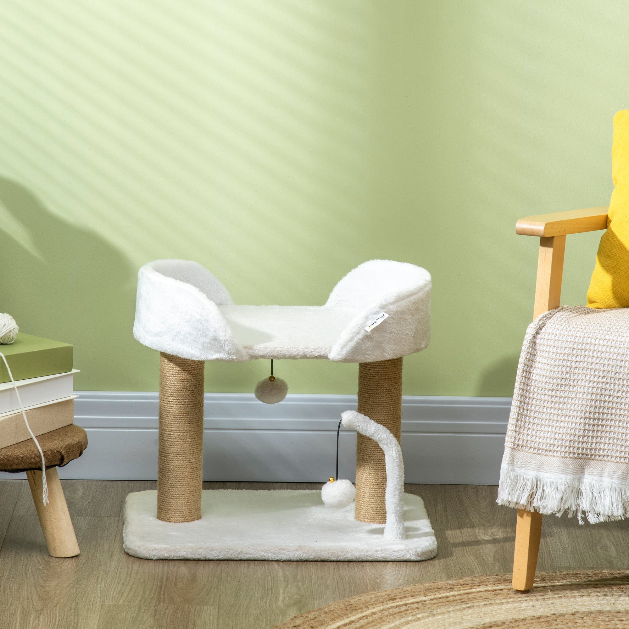 Condo pour chats d’intérieur, petit arbre à chat avec poteaux à griffer en jute, plateforme supérieure, balles suspendues, blanc