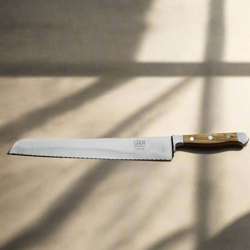 ALPHA OLIVE | Bread Knife Franz Dude 12.5 " Right hand version | Forged steel / Olive Wood Handle-Bred Knife-DECOROLALA