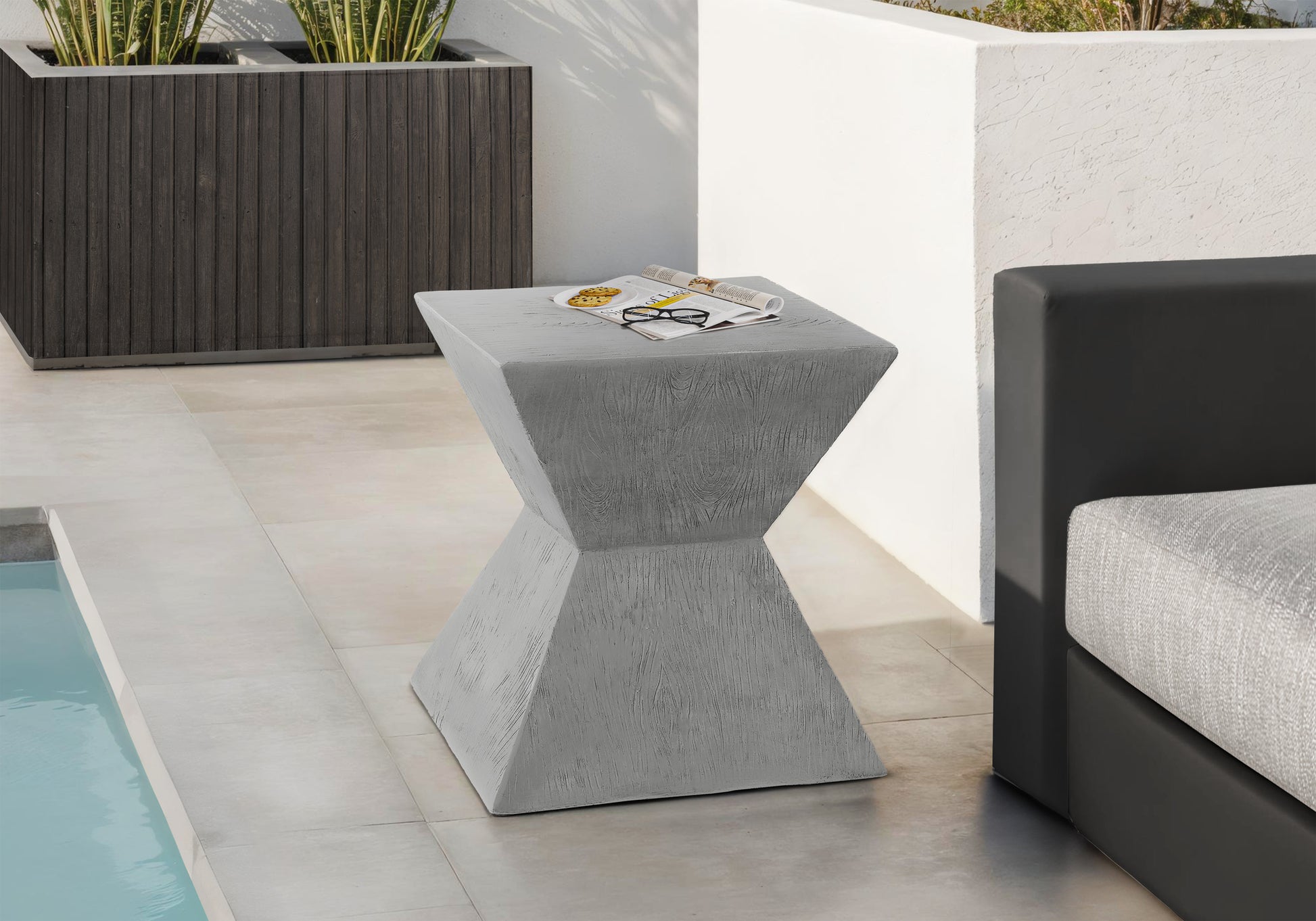 Accent Table 25"H Grey Indoor/Outdoor Magnesium Oxide-Accent Table-DECOROLALA