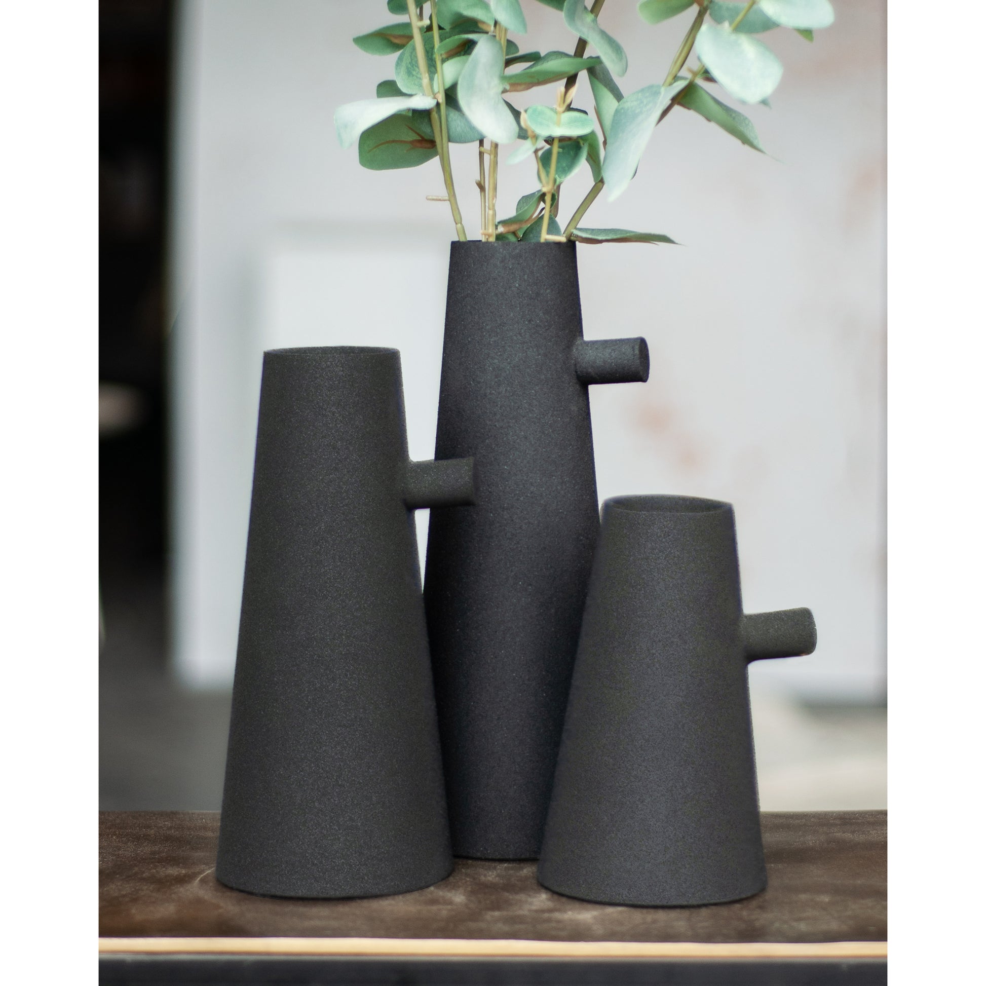 Aflynta Indoor Iron Vase, Matte Black-Vase-DECOROLALA