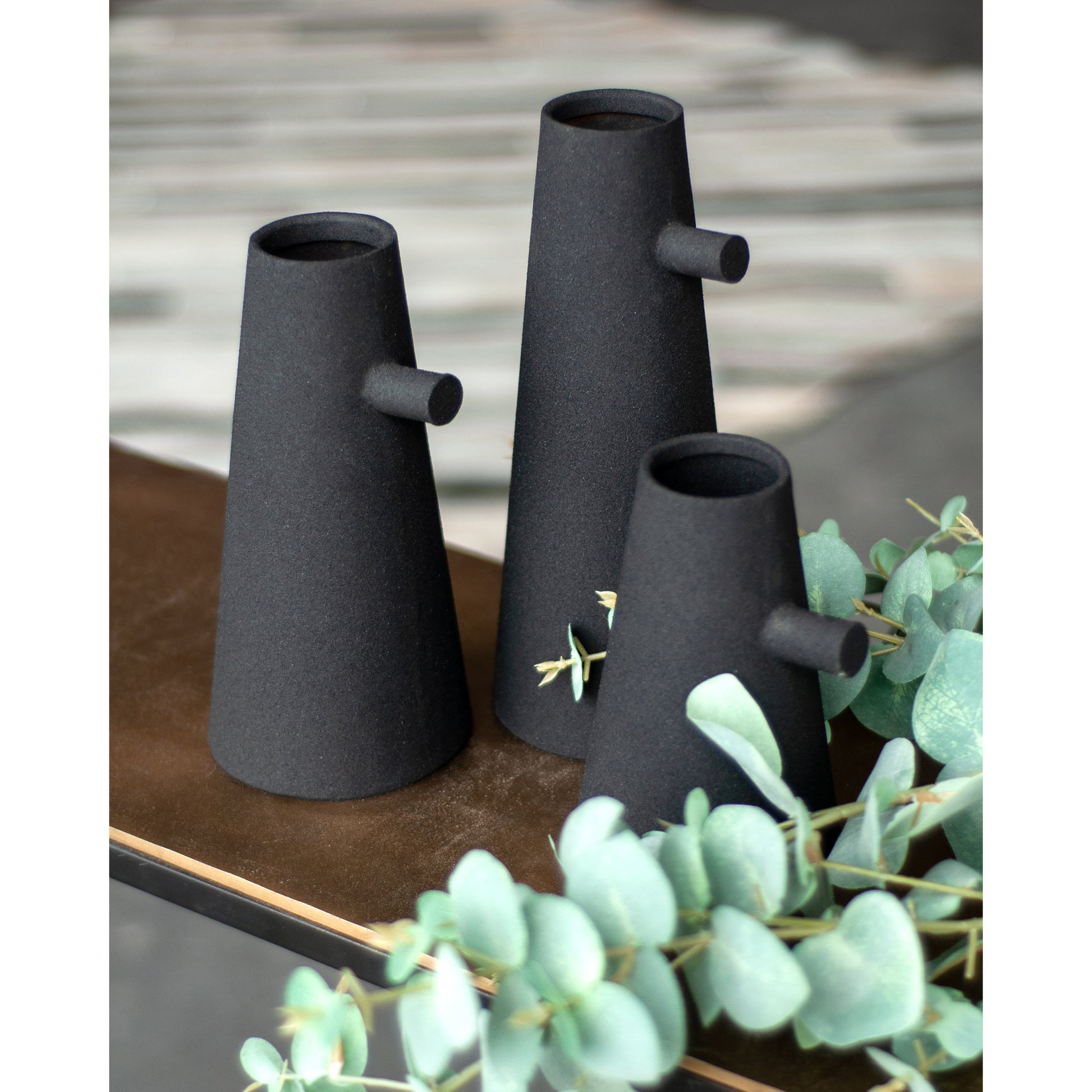 Aflynta Indoor Iron Vase, Matte Black-Vase-DECOROLALA