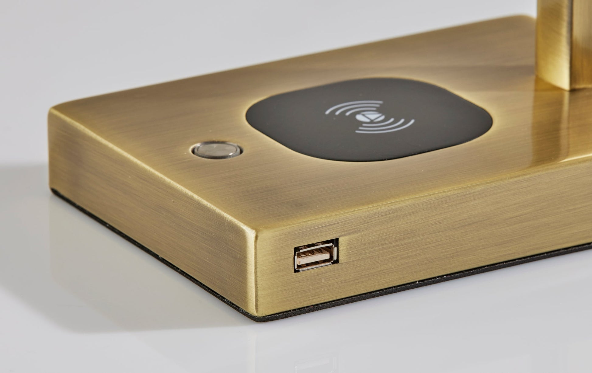 Aidan AdessoCharge LED Wireless Charging Desk Lamp-Lighting-DECOROLALA