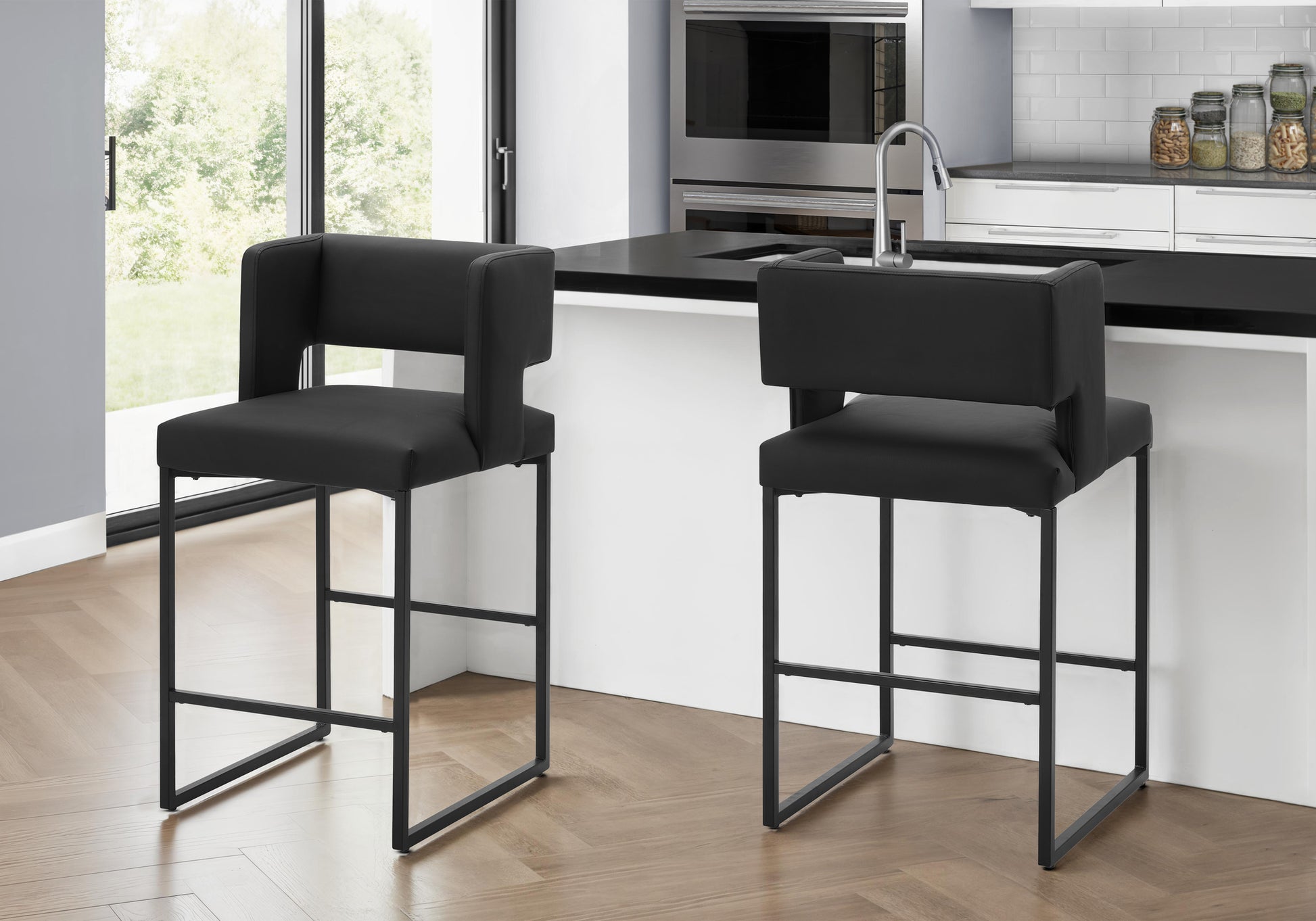 BARSTOOL - 2PCS / 36"H / BLACK PU / METAL COUNTER HEIGHT-DECOROLALA